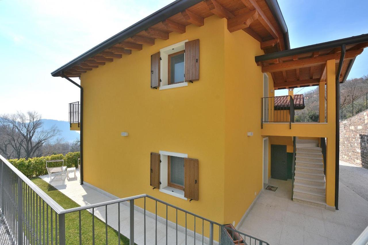 Red Apartment In Marciaga Di Костермано Экстерьер фото