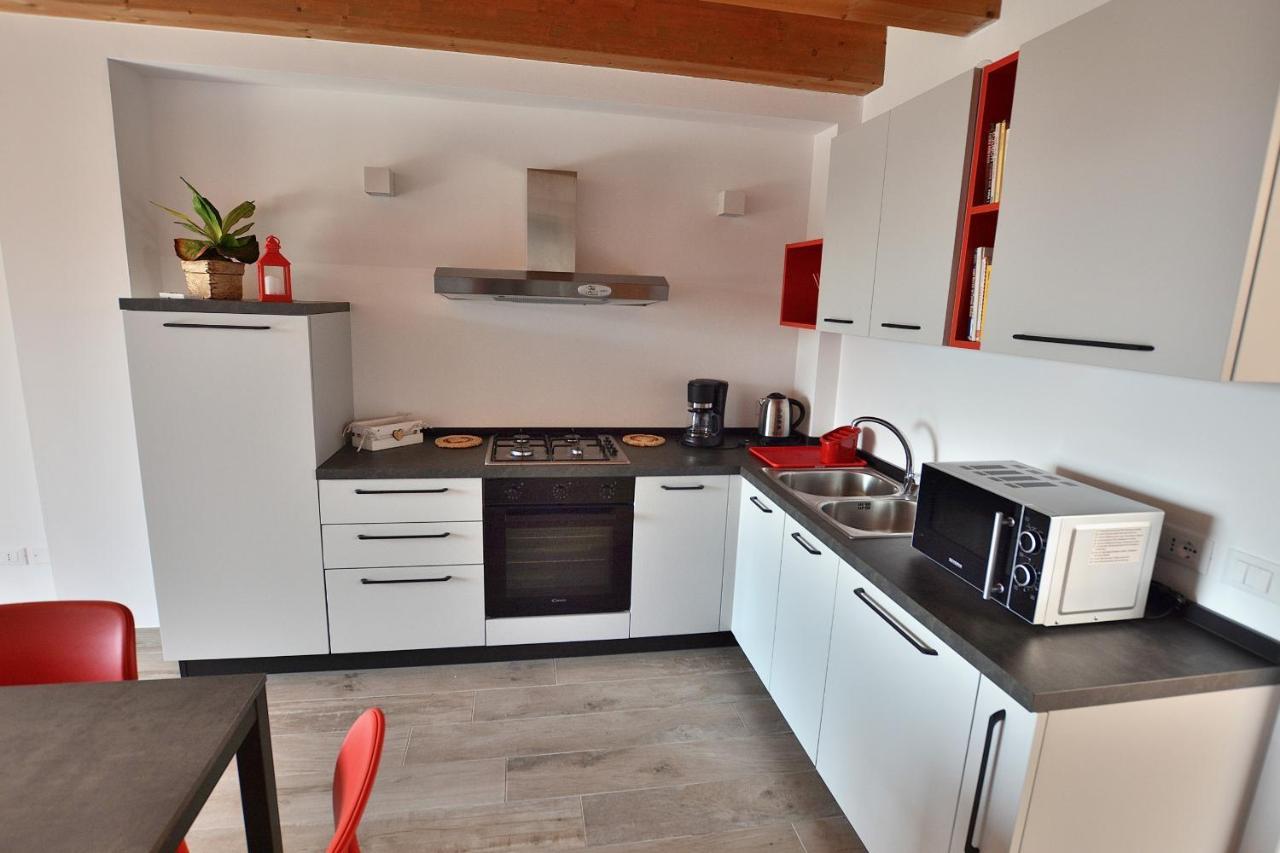 Red Apartment In Marciaga Di Костермано Экстерьер фото