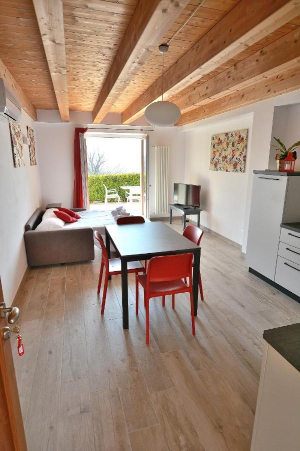 Red Apartment In Marciaga Di Костермано Экстерьер фото