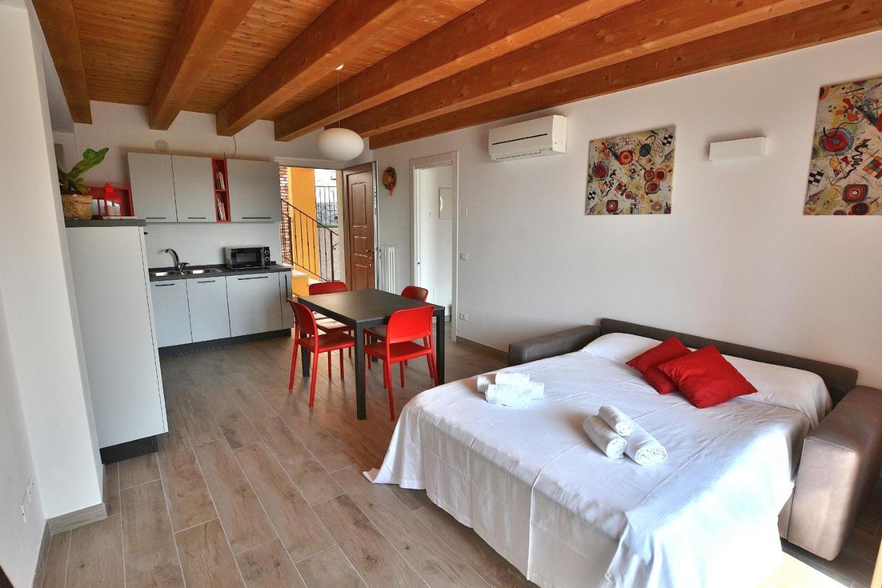 Red Apartment In Marciaga Di Костермано Экстерьер фото